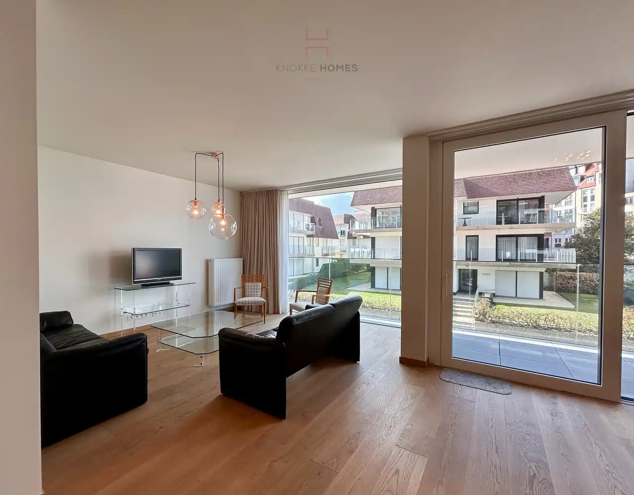 Zeer ruim en lichtrijk appartement met zijdelings zeezicht in Duinbergen foto 3