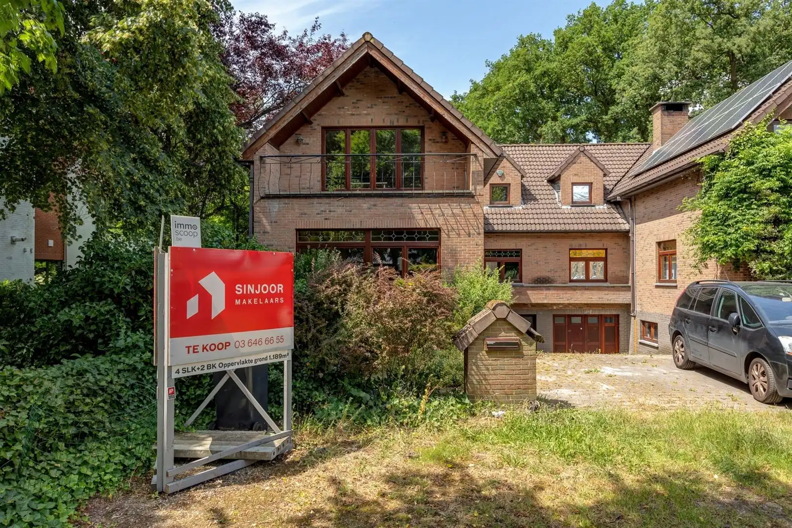 Karaktervolle half open villa met grote tuin 1.189m² in een rustige straat. foto 2