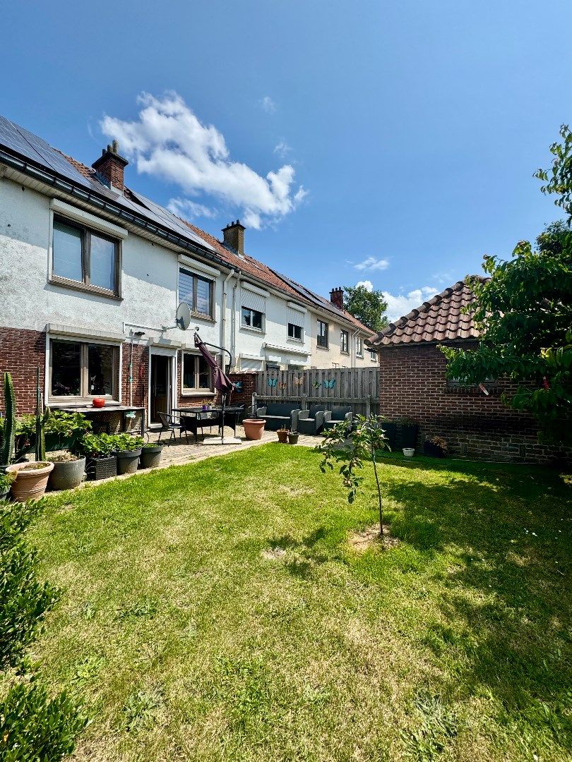 Te koop halfopen woning met garage foto 22