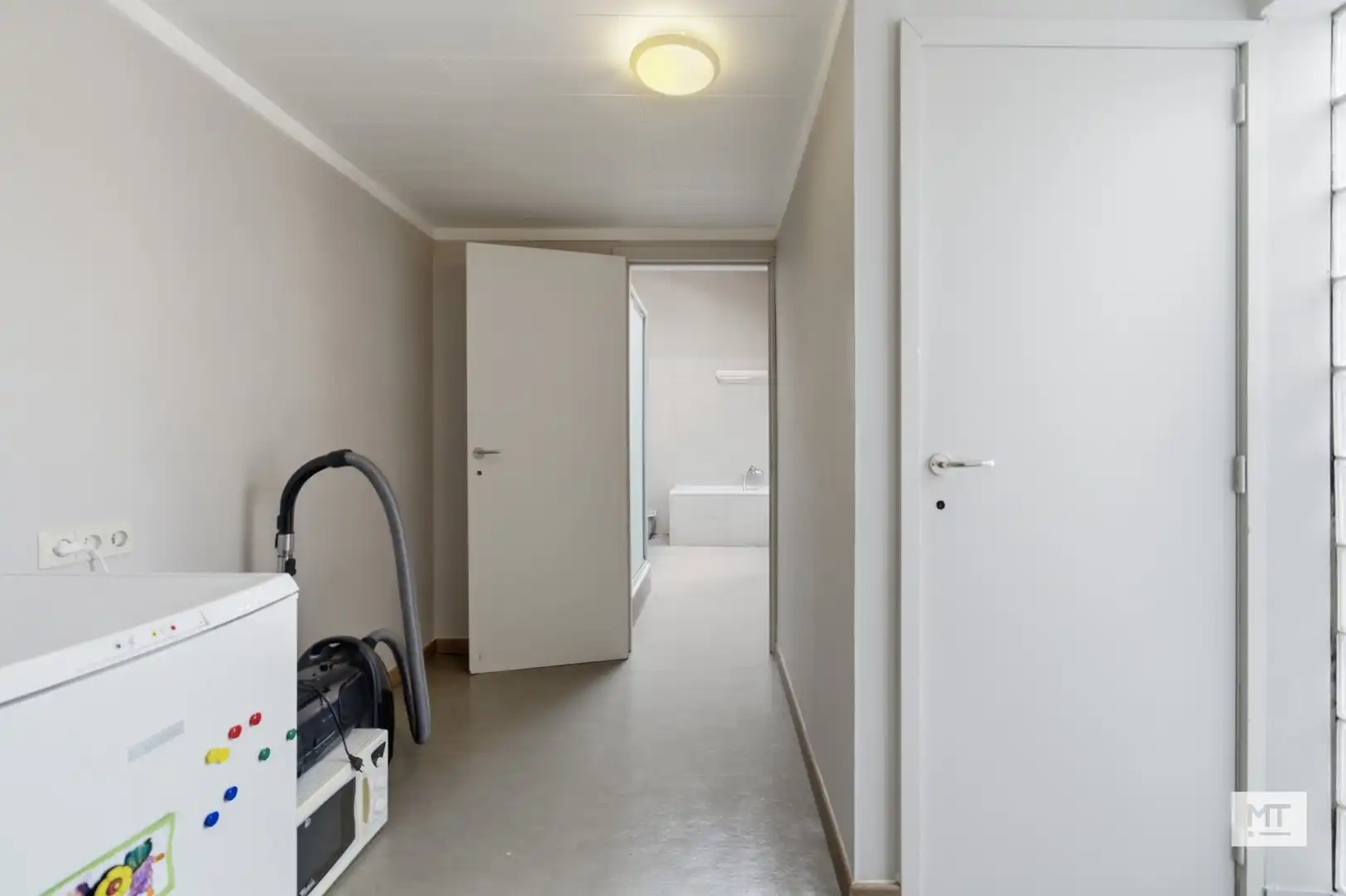 Verder af te werken woning met 3 slaapkamers, tuin, uitweg en dubbele garage in Oostnieuwkerke foto 7