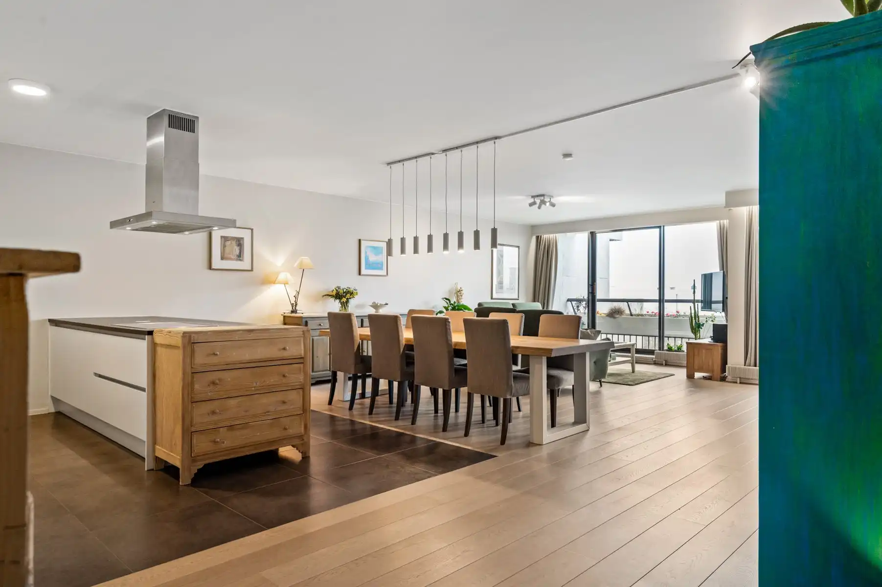 Gezellig, instapklaar appartement 141m² + 26m² terras foto 2