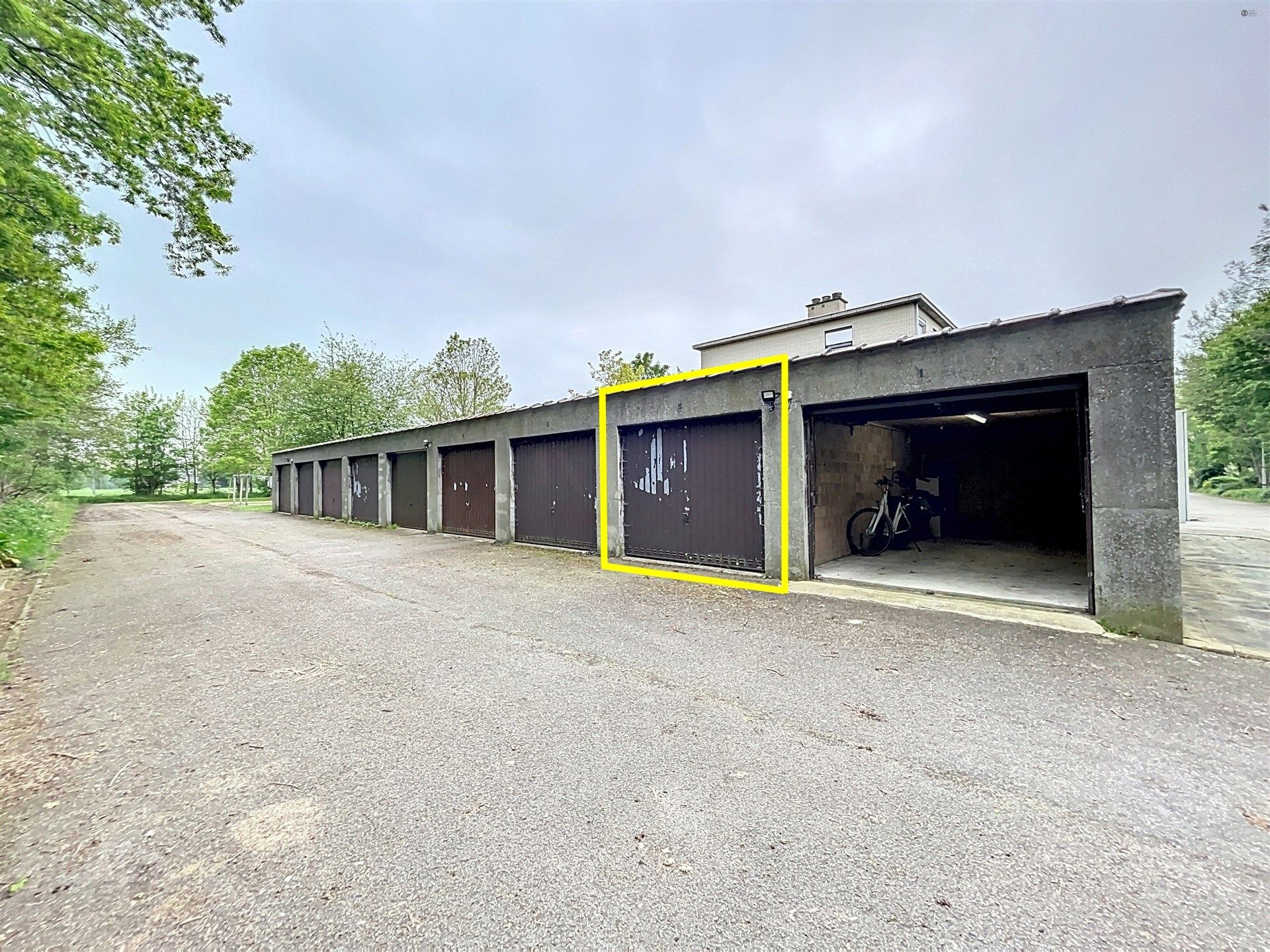 Appartement met 3 slaapkamers, garagebox en tuin gelegen op toplocatie in Belsele! foto 16