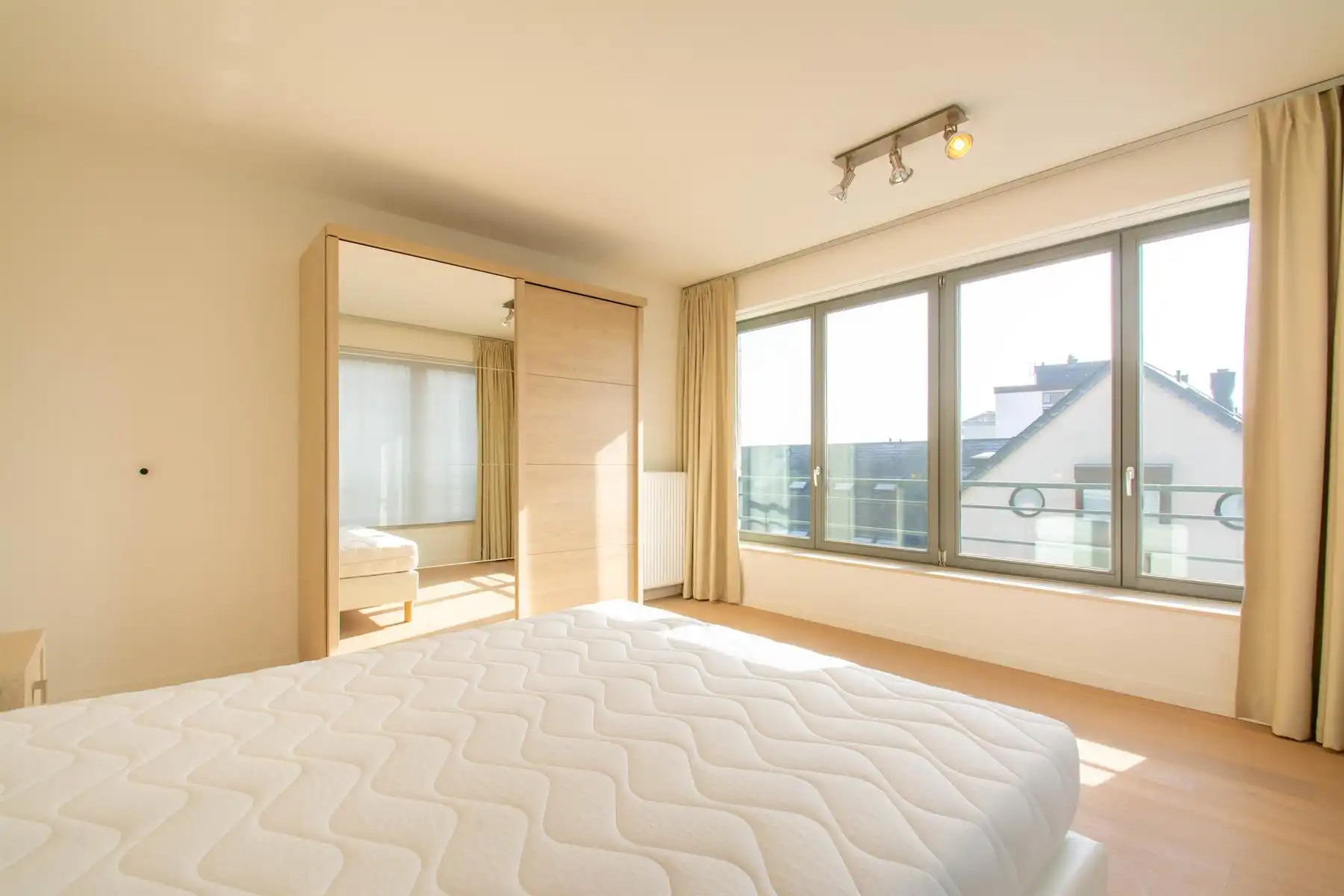 Prachtig gemeubeld 3 kamer appartement + TERRAS (NAVO) foto 7