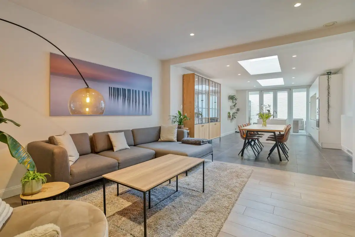 Gerenoveerd huis met 3 slaapkamers te koop in Kristus Koning foto {{pictureIndex}}