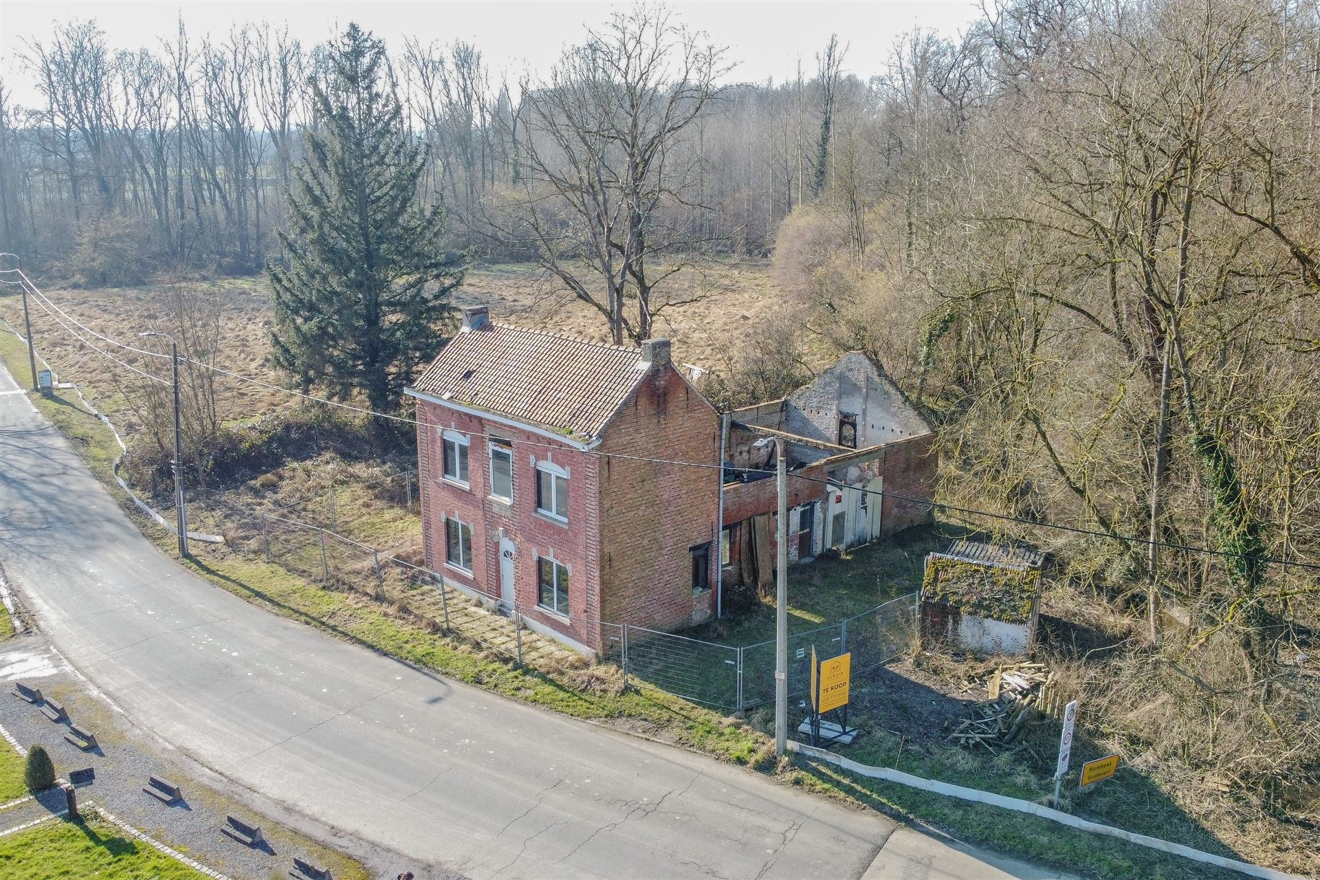 Totaal te renoveren woning gelegen op een prachtig perceel. foto 3