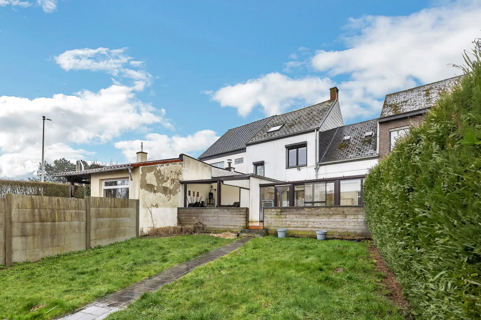 Strategisch gelegen, instapklare woning met veel potentieel foto 27