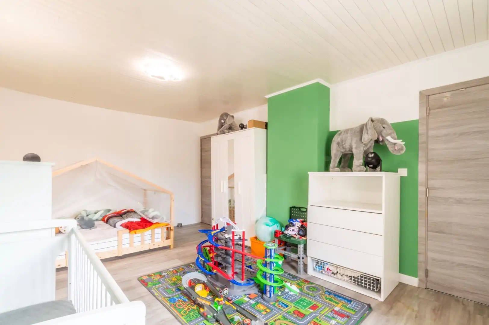 RUIME WONING MET 2-4 SLAAPKAMERS, GARAGE & TUIN ! foto 13