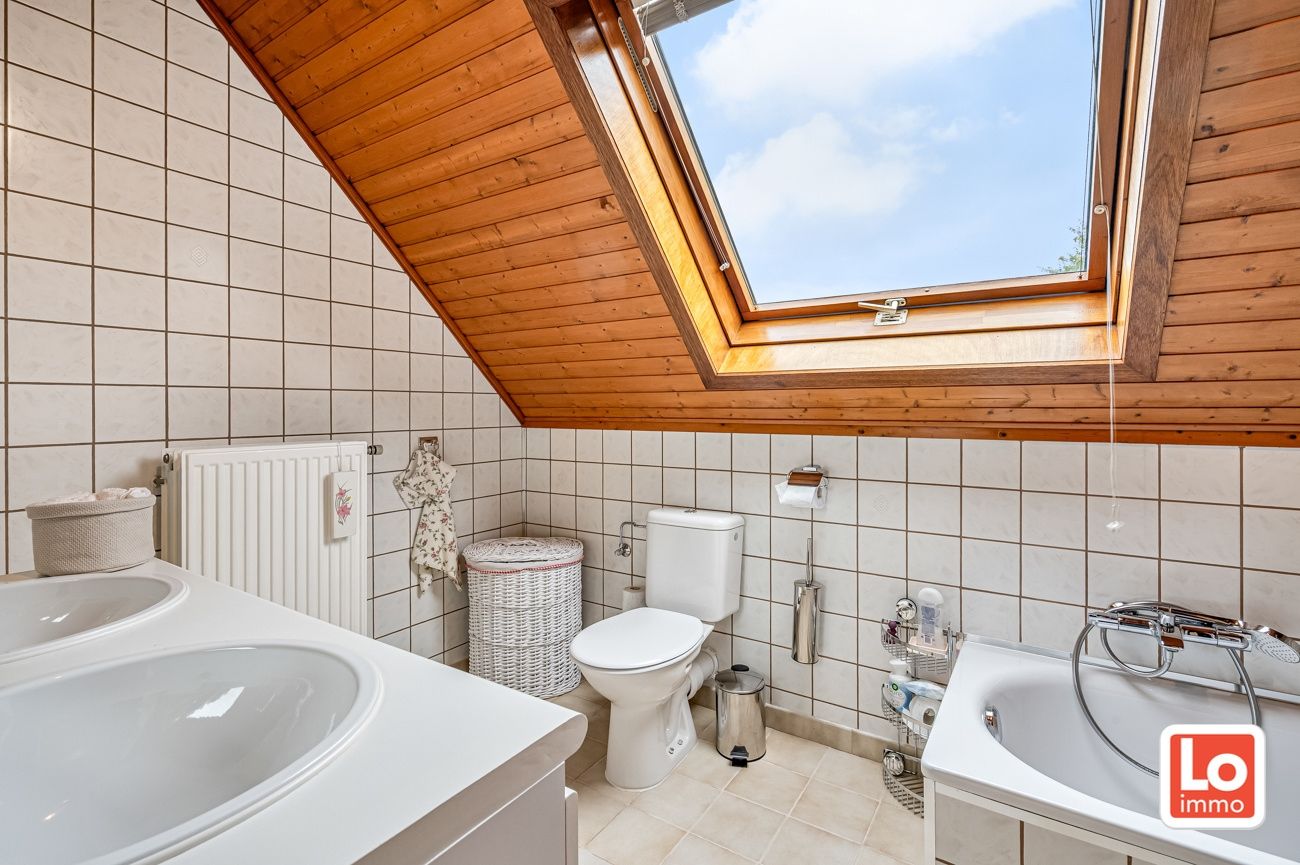 Instapklare open woning met inpandige garage op een rustige en residentiële ligging in Sint-Amandsberg, vlakbij Gent! foto 15