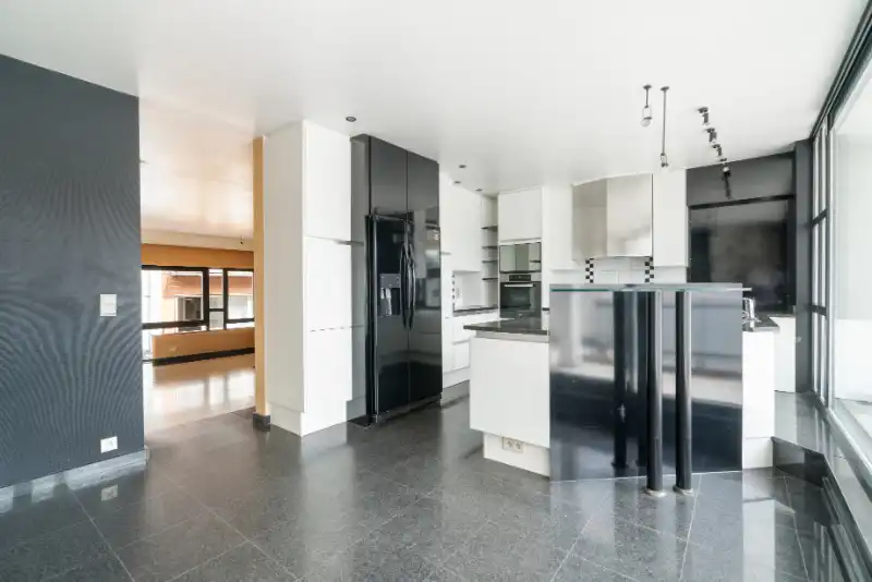 Handelspand 120m² + woonst (groot app) met privé lift! foto 9