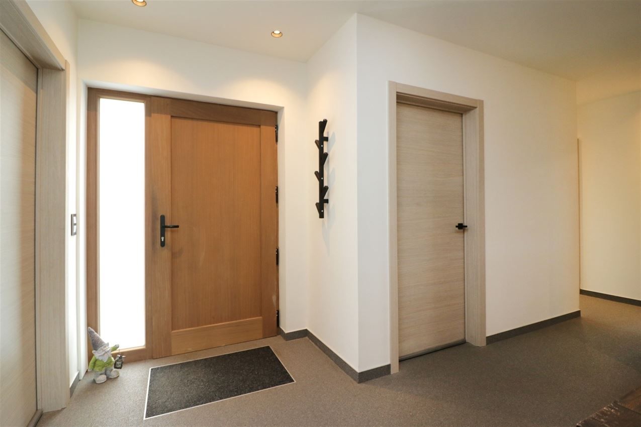 Tijdloos wonen in alle rust en comfort. Open groen uitzicht. Label B.  foto 2