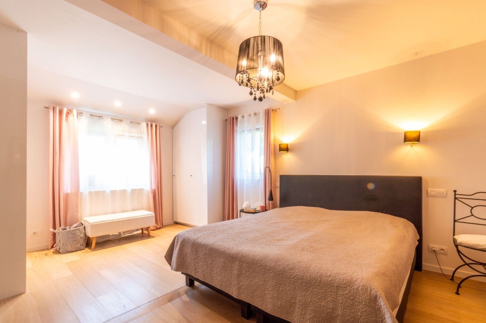 RUIME, INTEGRAAL VERNIEUWDE VILLA ! foto 11