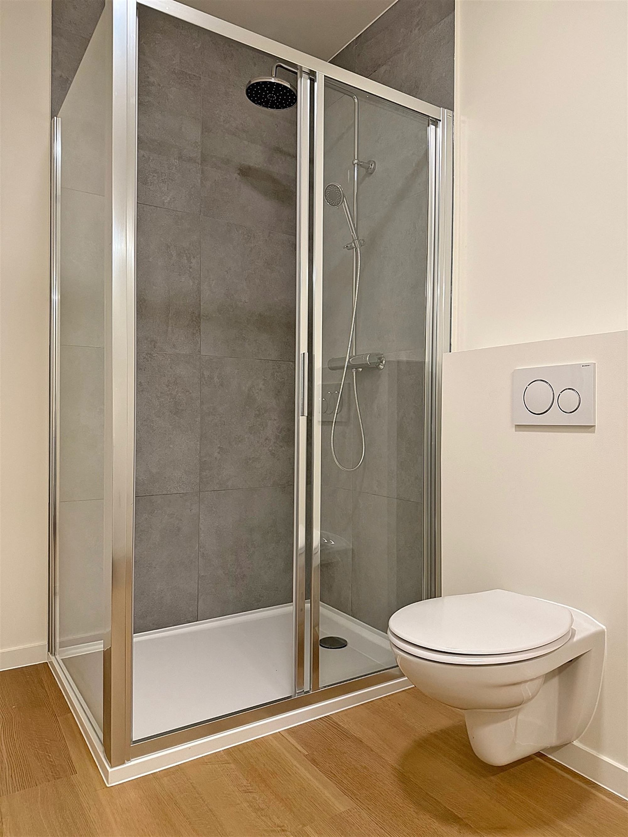 Instapklare vernieuwde (starters)WONING met 2 slaapkamers, terras, kelder & staanplaats  foto 13