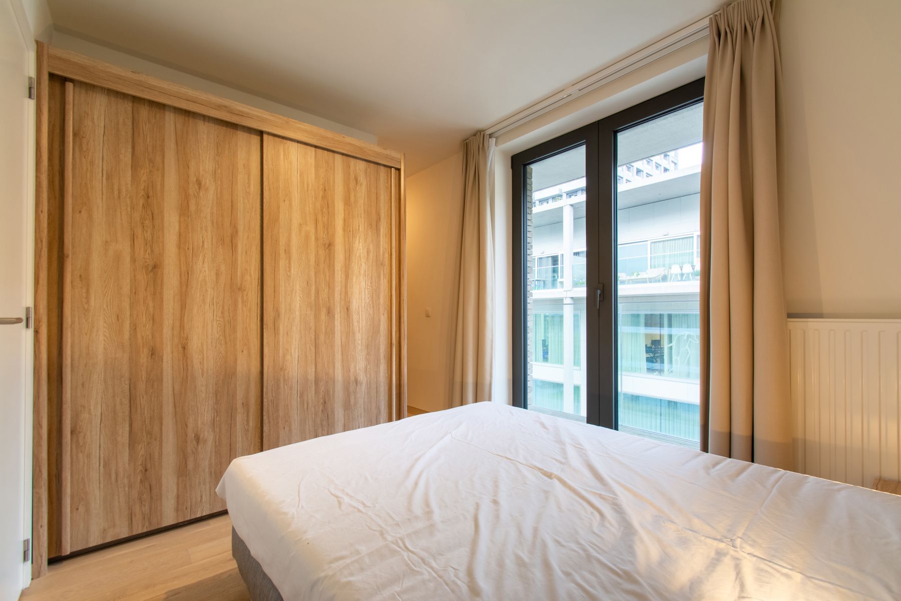 Gemeubeld 1-slaapkamer app met prachtig zicht op park  foto 9