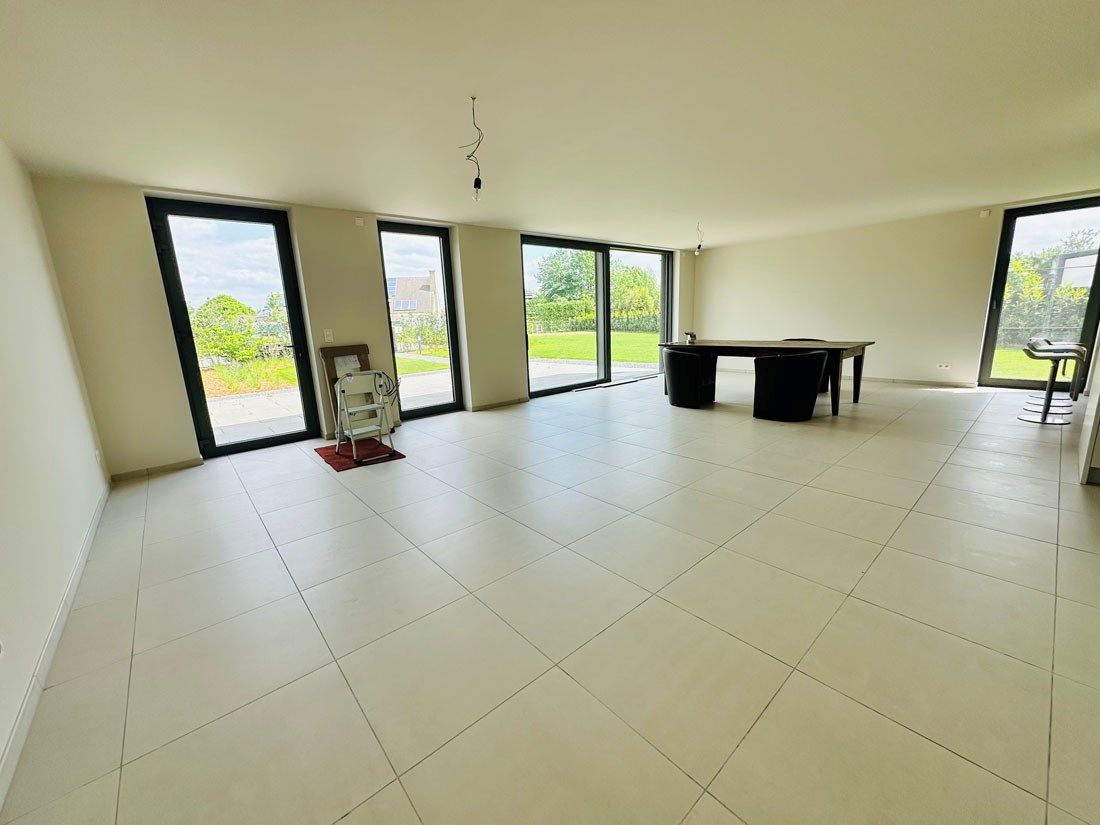 Ruim nieuwbouw appartement met kantoor en werkruimte te Heusden-Zolder MET voldoende parking foto 2