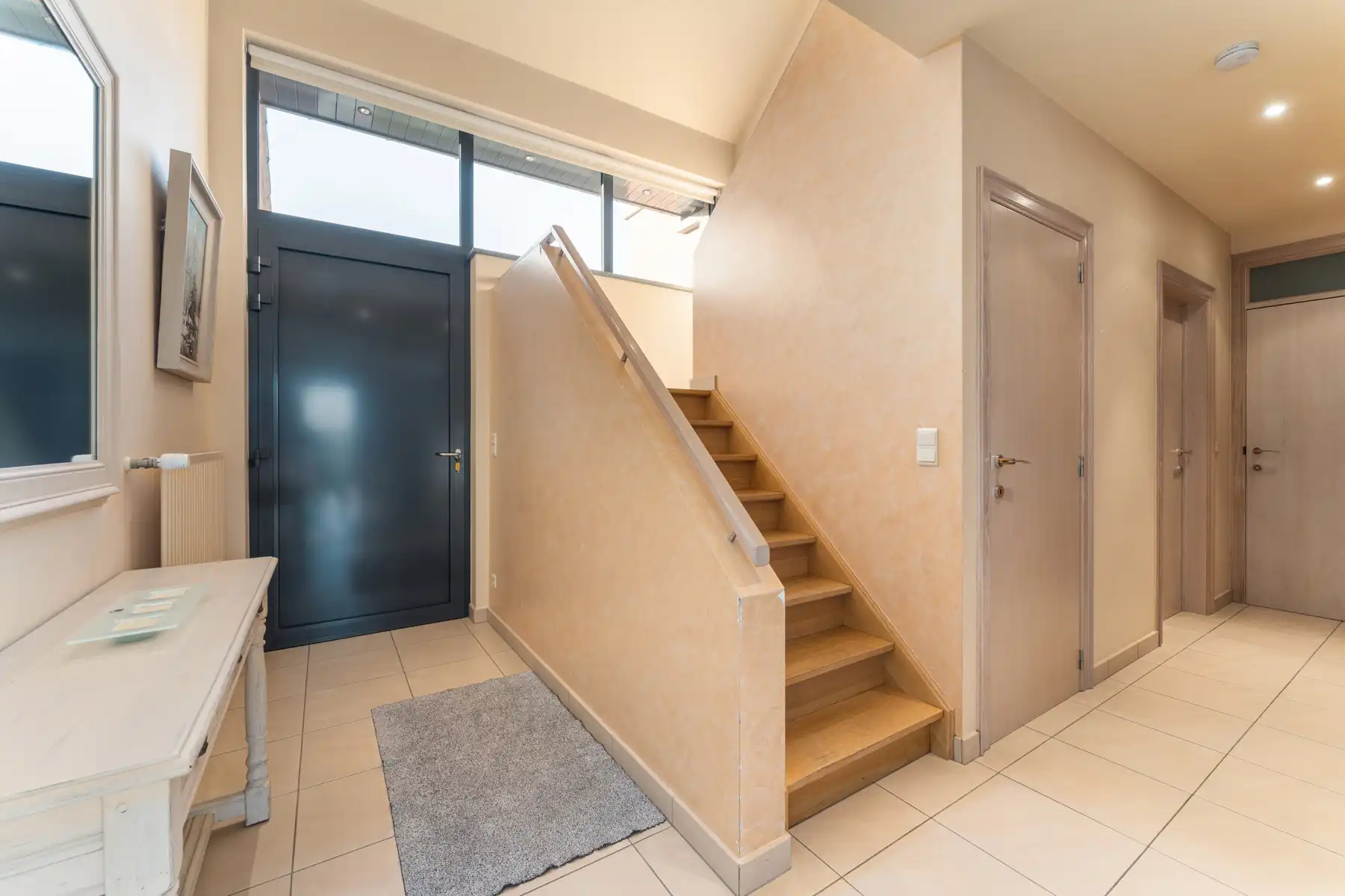 Verzorgde woning met ruim bijgebouw op perceel van 1.369 m² foto 5