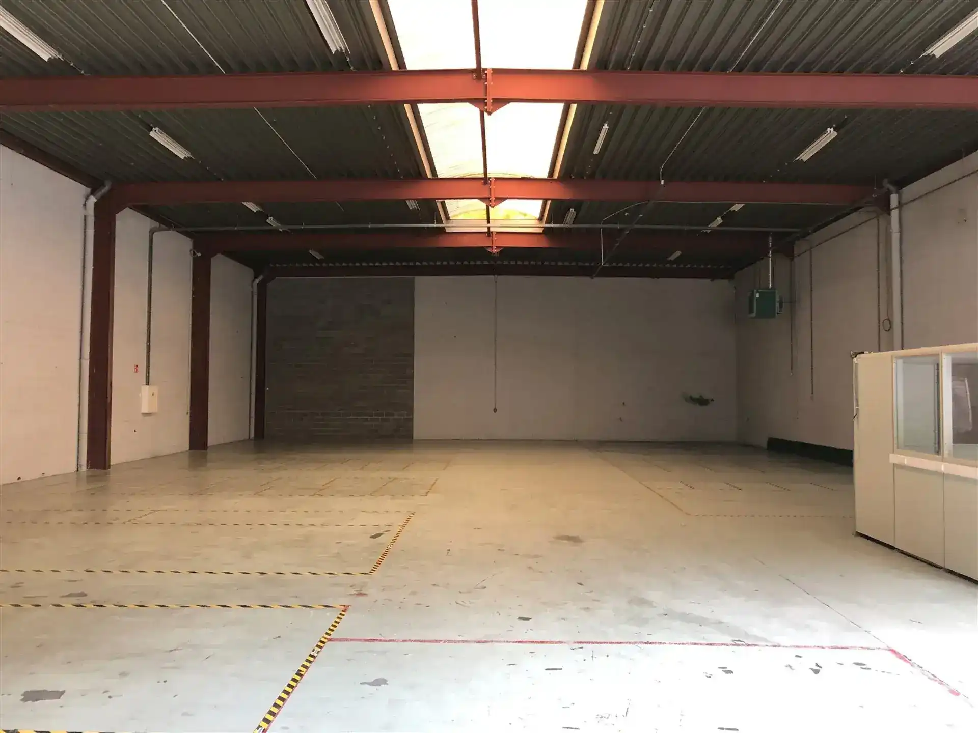 Bedrijfsunit te huur op centrale locatie in Aartselaar foto 6