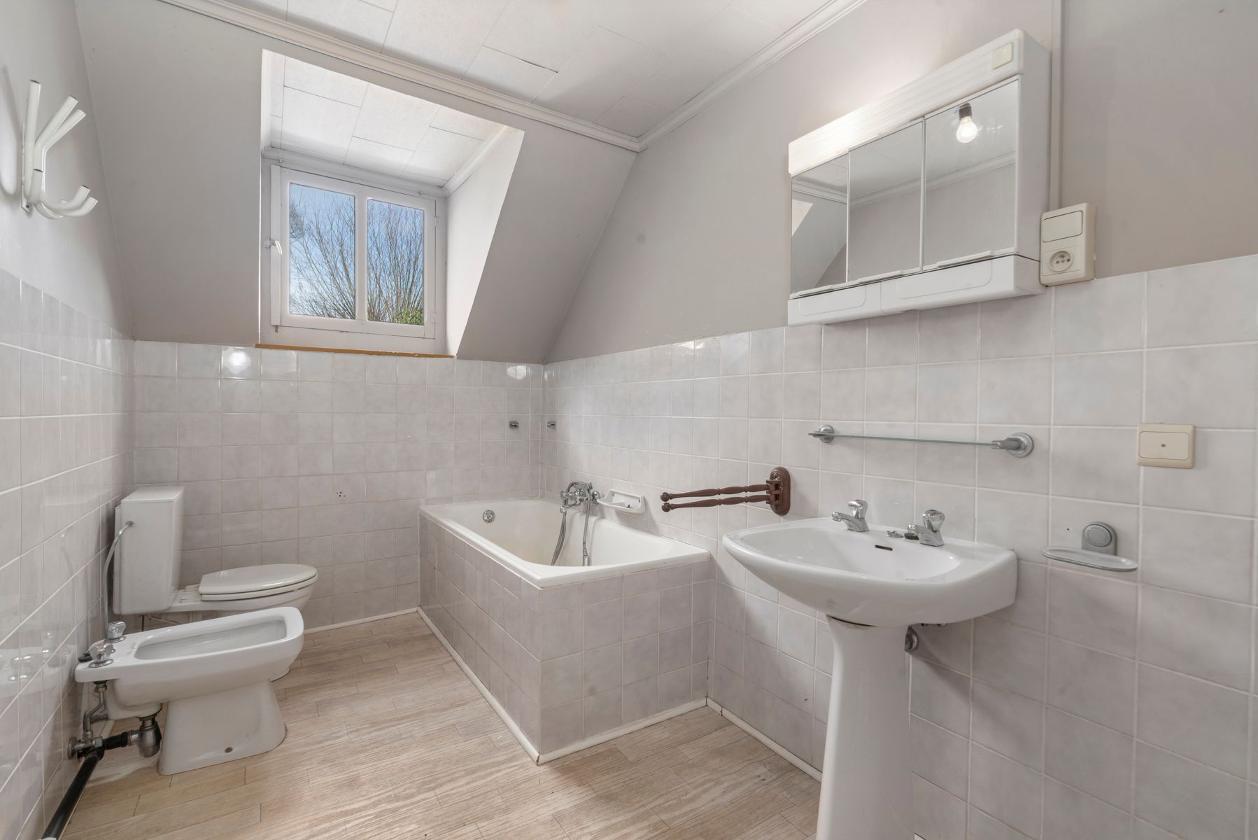 Te renoveren woning aan de stadsrand van Geraardsbergen foto 9