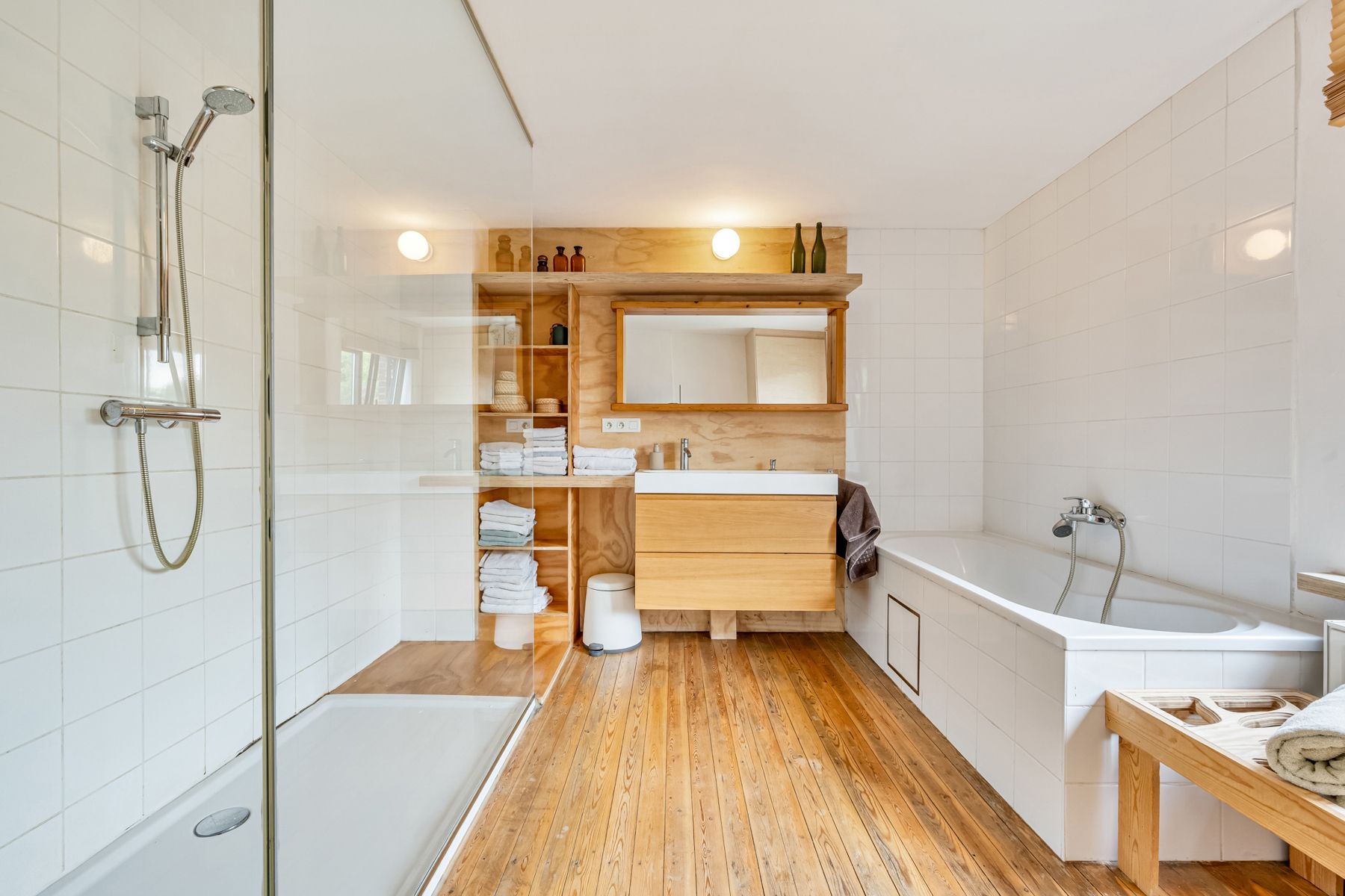Architecturaal verbouwde hoeve met binnenkoer foto 23