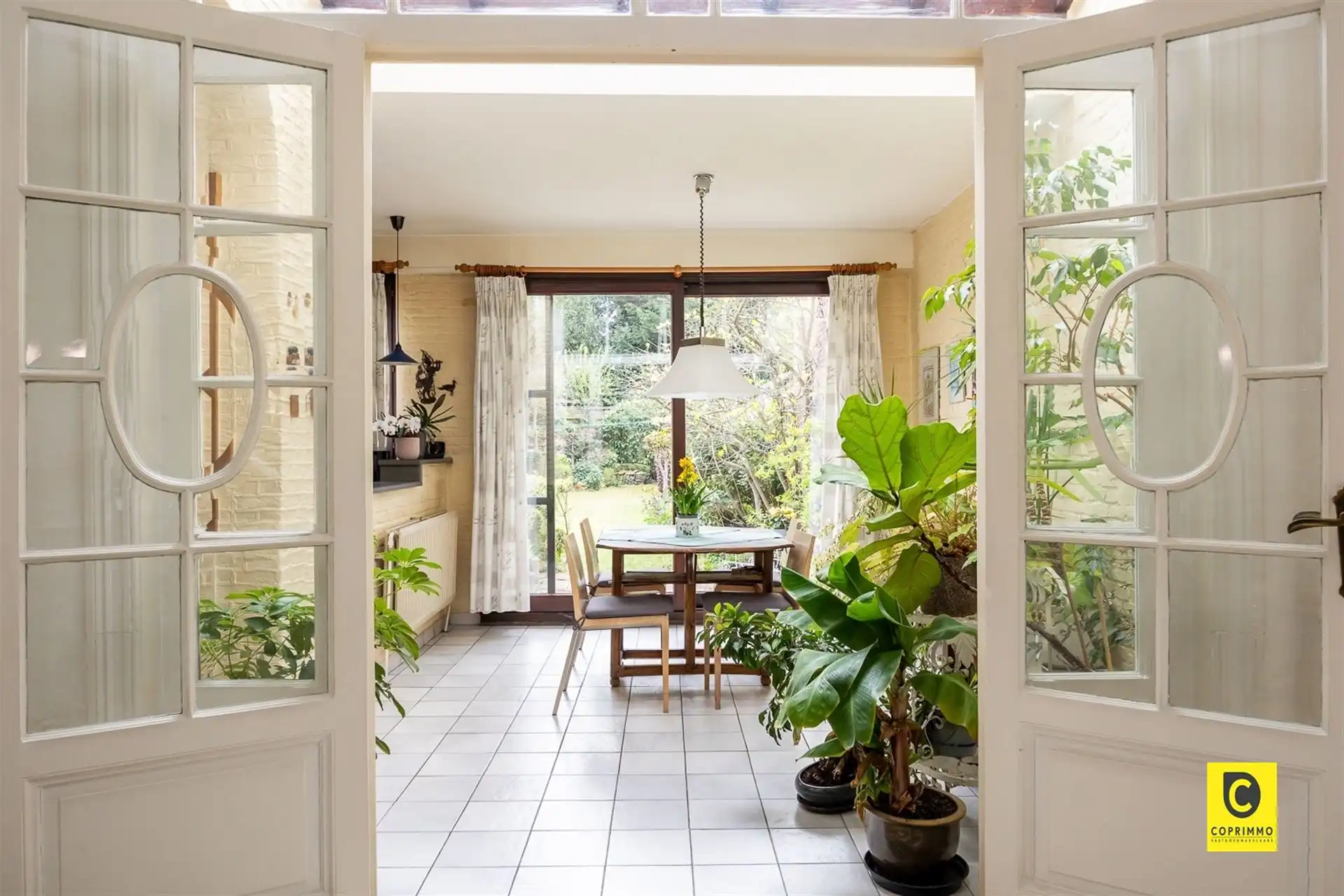 Prachtige herenwoning met 4 à 5 slpks en grote tuin op toplocatie! foto 3