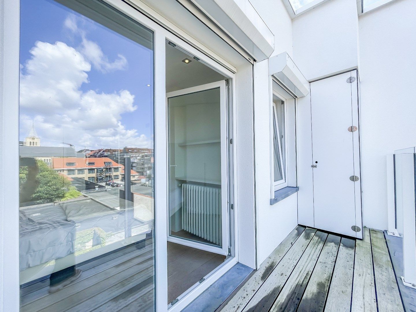 Zeer goed gelegen penthouse met zonneterrassen vlakbij de winkels van de Dumortierlaan en de Lippenslaan. Mogelijkheid tot aankoop parking. foto 10