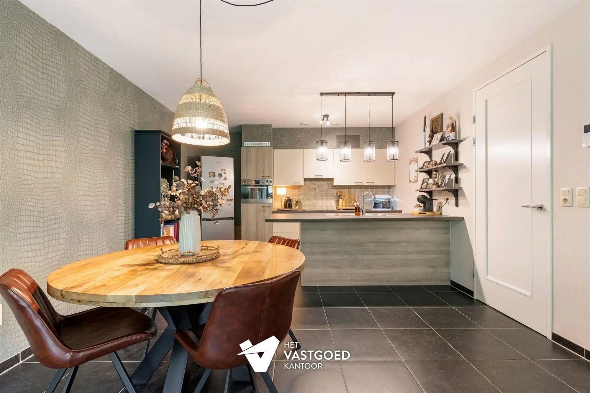 GEZELLIG APPARTEMENT MET 2 SLAAPKAMERS, RUIM TERRAS EN OVERDEKTE AUTOSTAANPLAATS TE BERINGEN foto 7