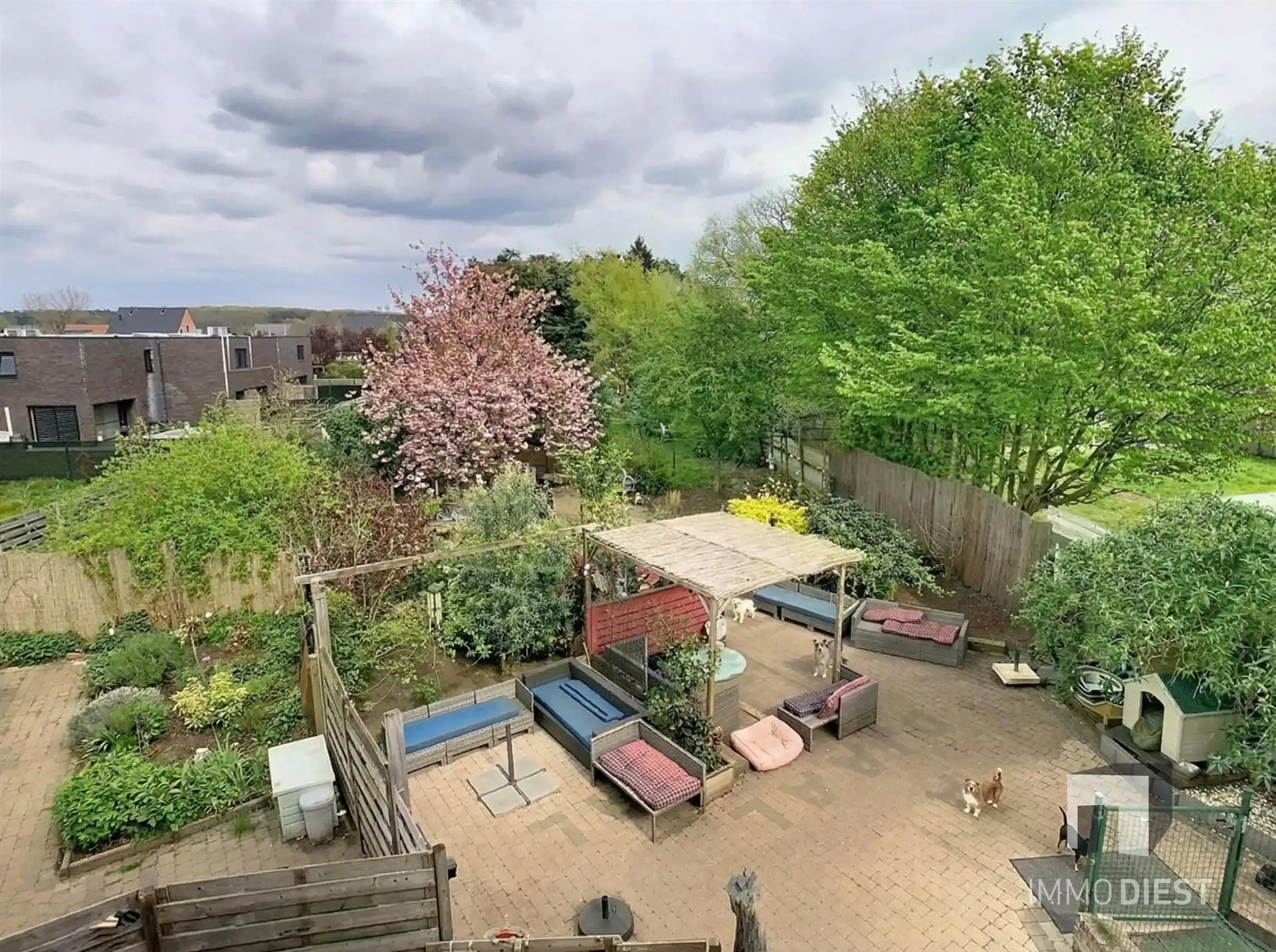 Charmante, op te frissen woning met ruime tuin nabij het centrum van Herselt. foto 4