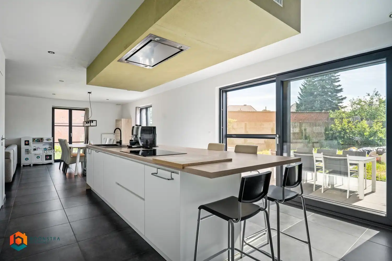 Energiezuinige villa met praktijkruimte en 4 slpkrs foto 5