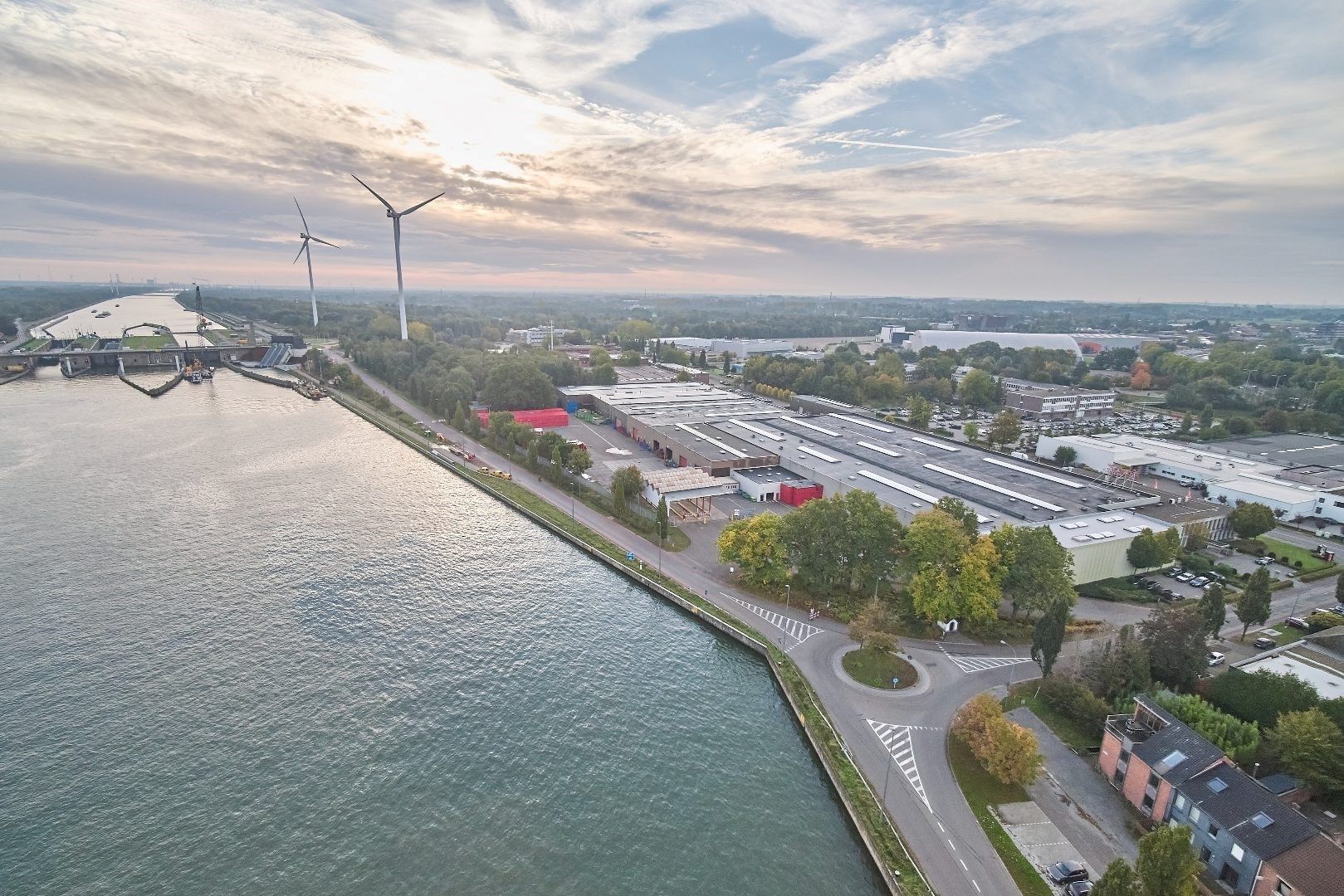 Nieuwbouw KMO Unit 16B - groot 234 m² - vlak aan de Grote Ring, voormalige Coca-Cola Site. foto 6