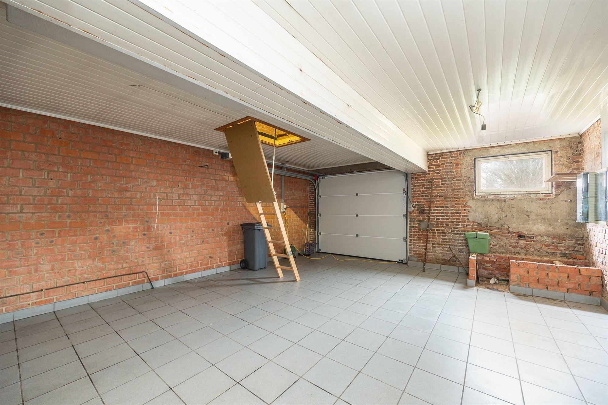 Te renoveren halfopen bebouwing met tuin en garage foto 11