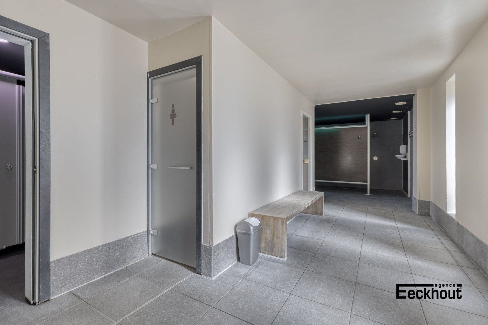 Handelscomplex op gunstige locatie foto 15