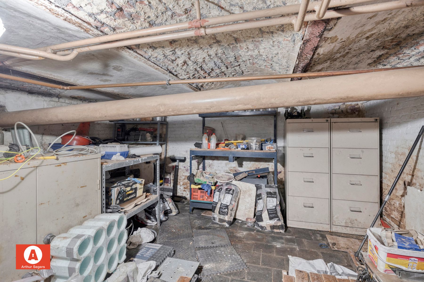 Gesloten bebouwing met 2 slaapkamers en ruime carport foto 18