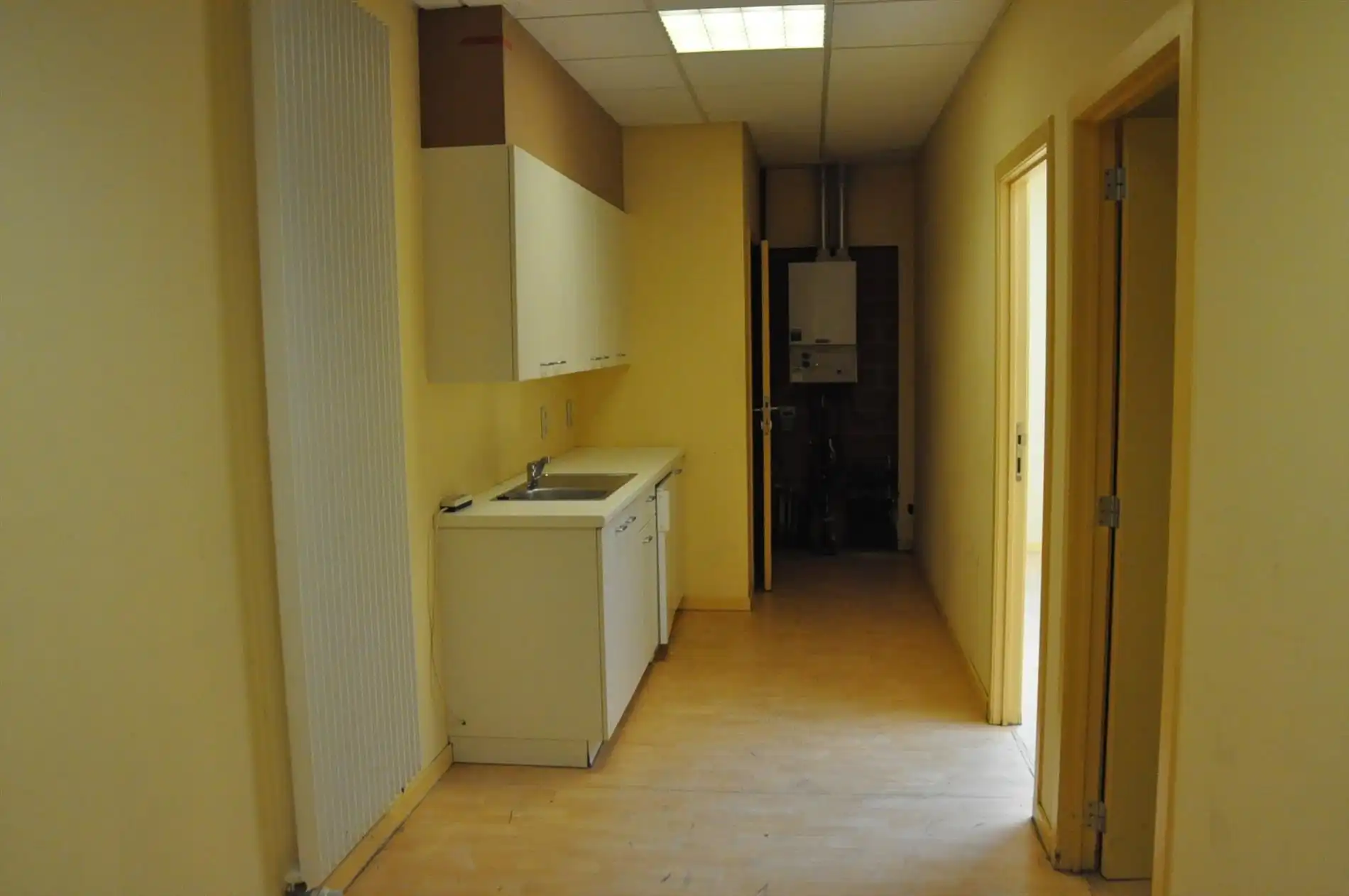 Handelspand (kantoor- of winkelruimte) met een totale oppervlakte van 150m² - centrale ligging foto 11