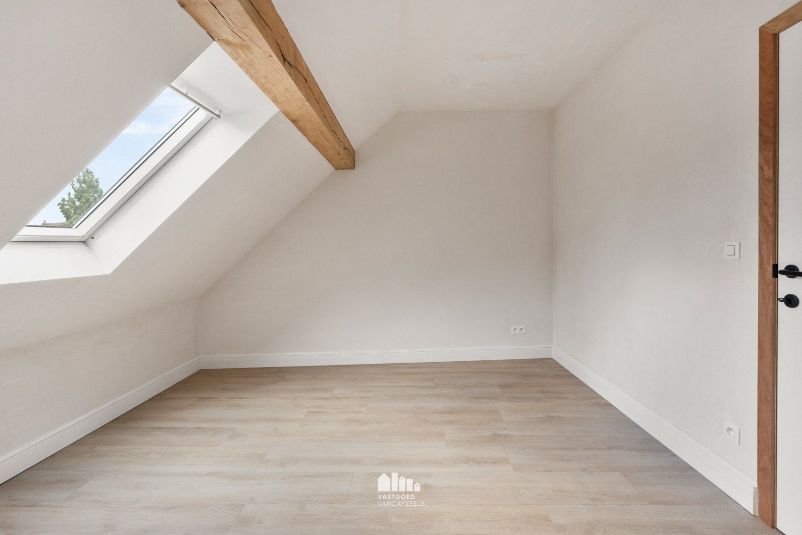 Karaktervolle en volledig gerenoveerde woning op wandelafstand van de Markt in Ieper foto 22