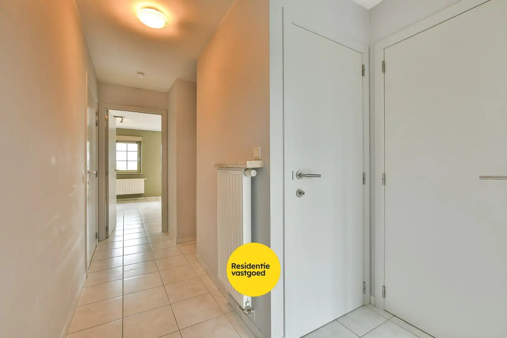 Modern gelijkvloers appartement met 2 slaapkamers– op slechts 500m van strand en zee! foto 13