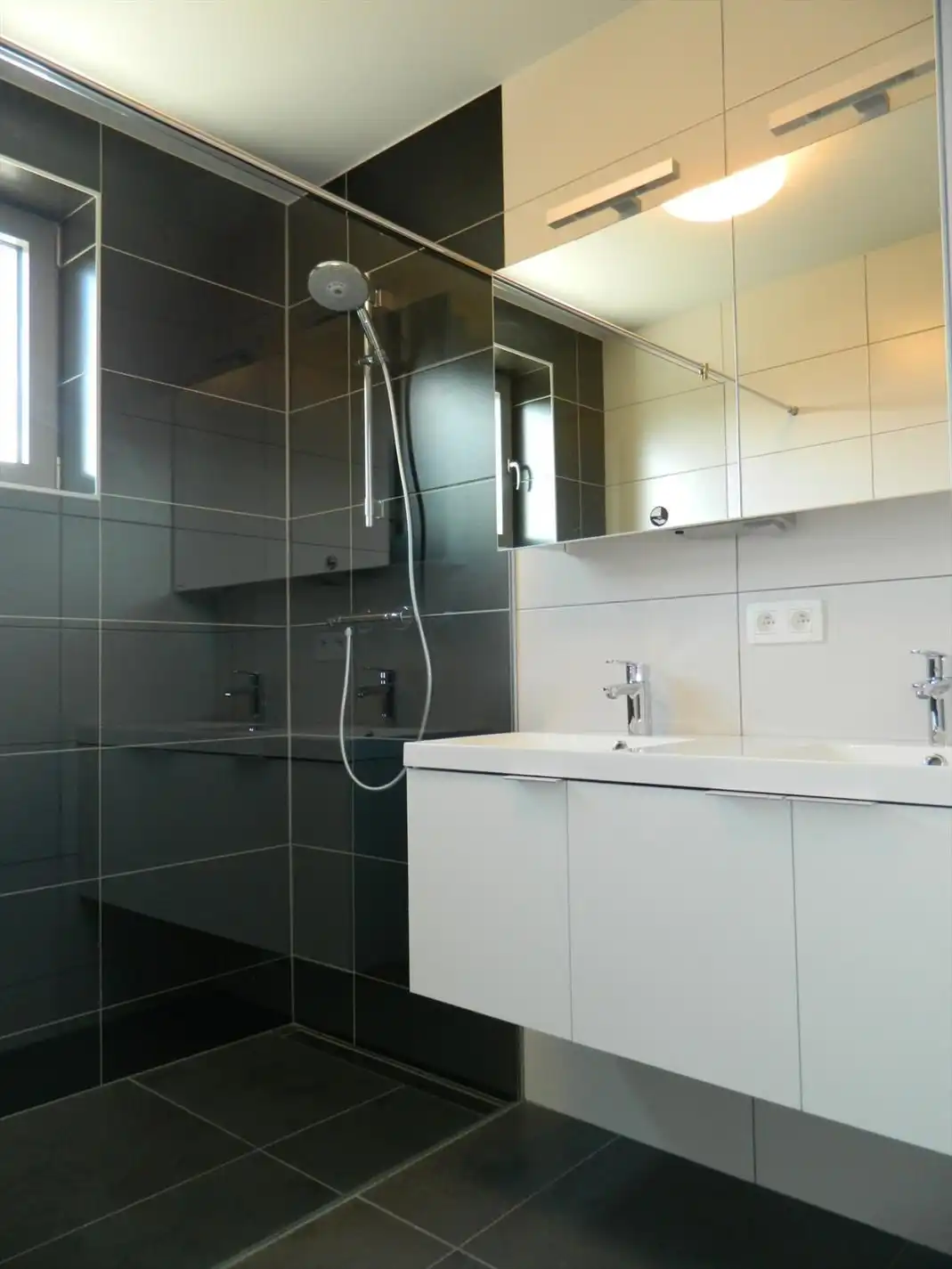 Ruim appartement met twee slaapkamers foto 5