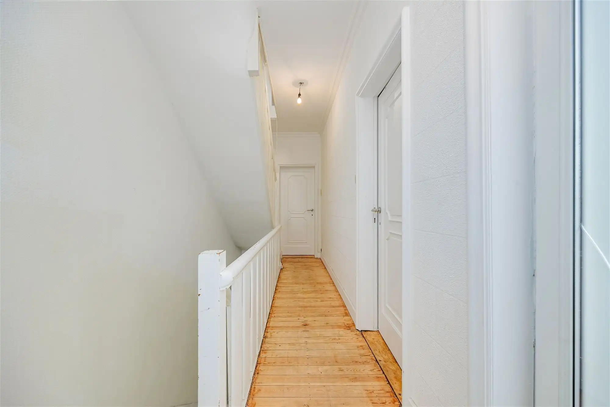 Instapklaar huis met magazijn in het centrum foto 16