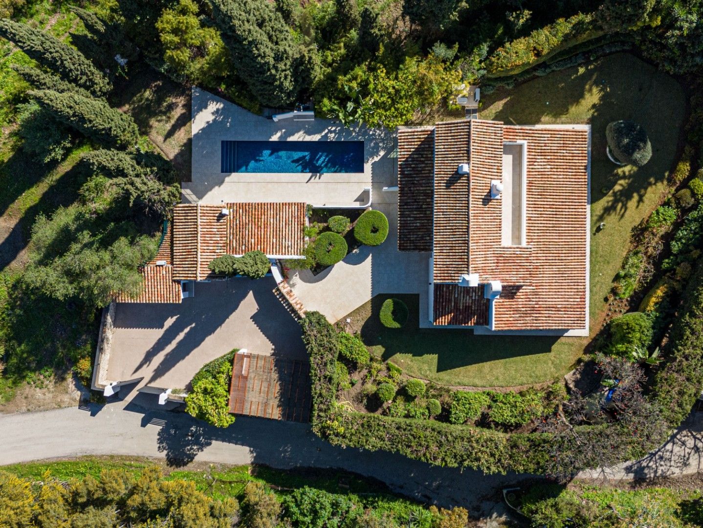 Gerenoveerde chique villa te Benahavis omgeven door een prachtig landschap. foto 23