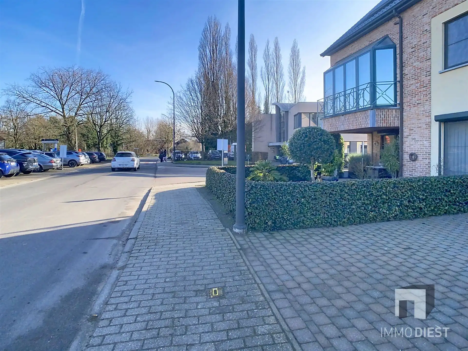 Topligging: gelijkvloers appartement mét garage en kelder foto 33