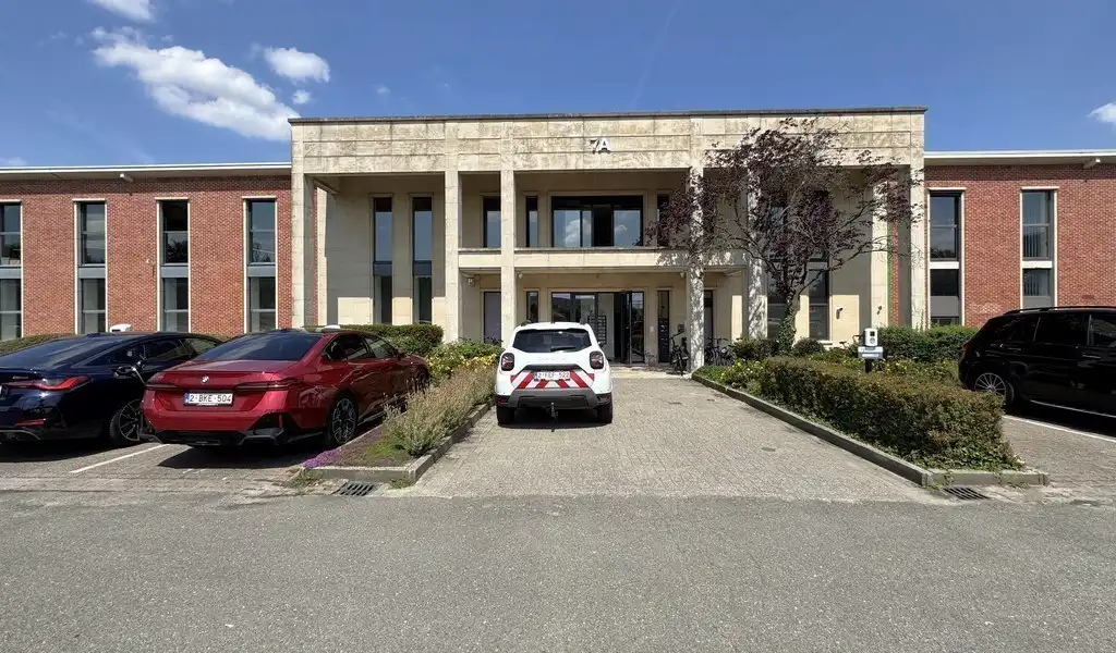 Instapklaar kantoor te huur aan luchthaven in Deurne foto 2