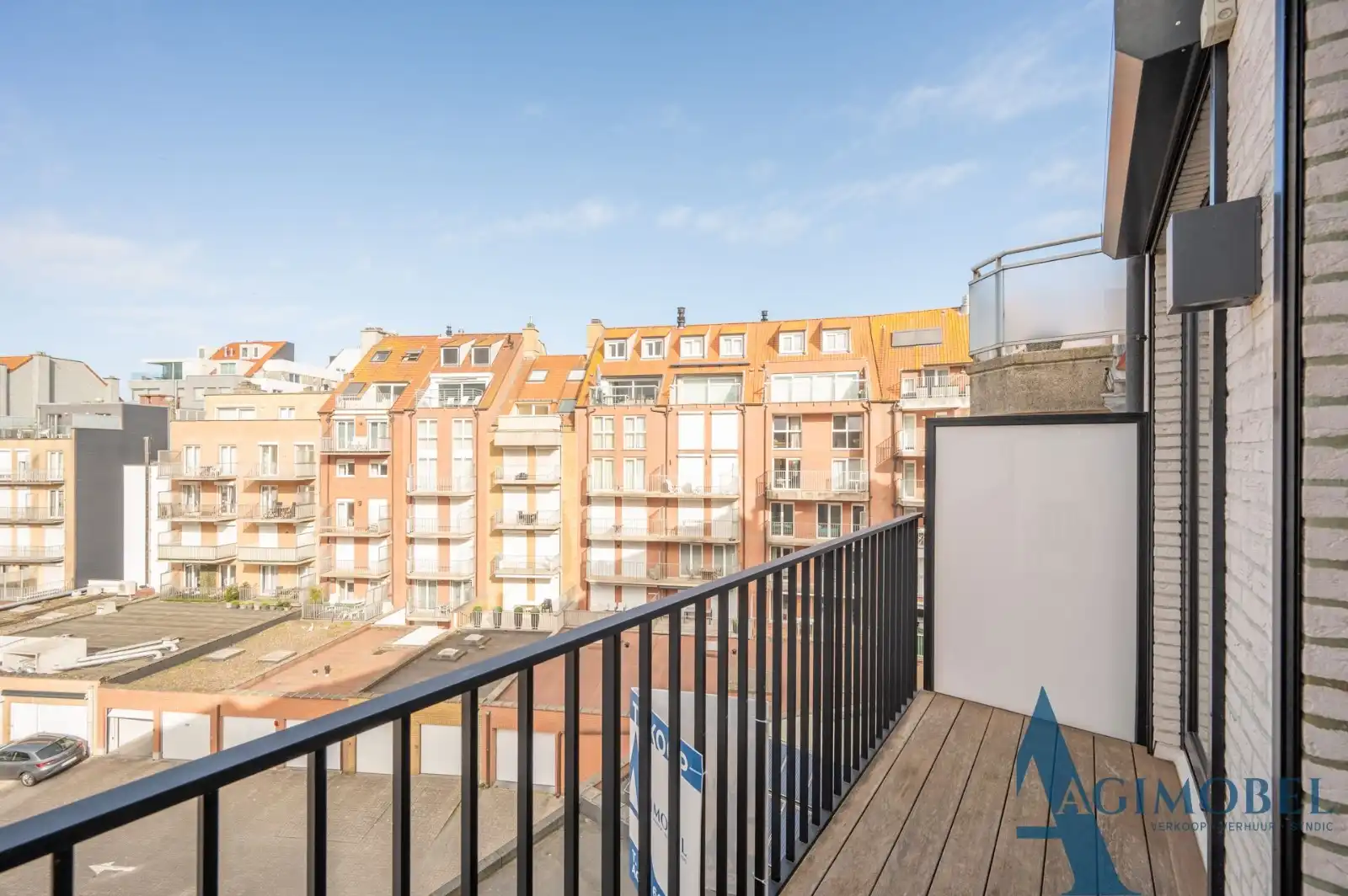 Luxe tweeslaapkamer appartement met licht, ruimte en een vleugje zeezicht op een toplocatie in Knokke. foto 16