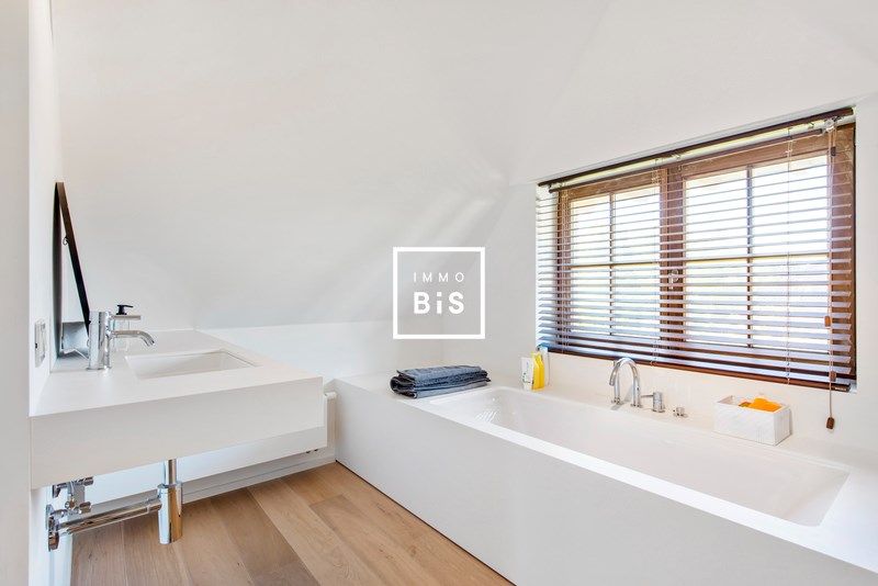 Exclusieve instapklare villa in het Zoute met zonnige tuin foto 24