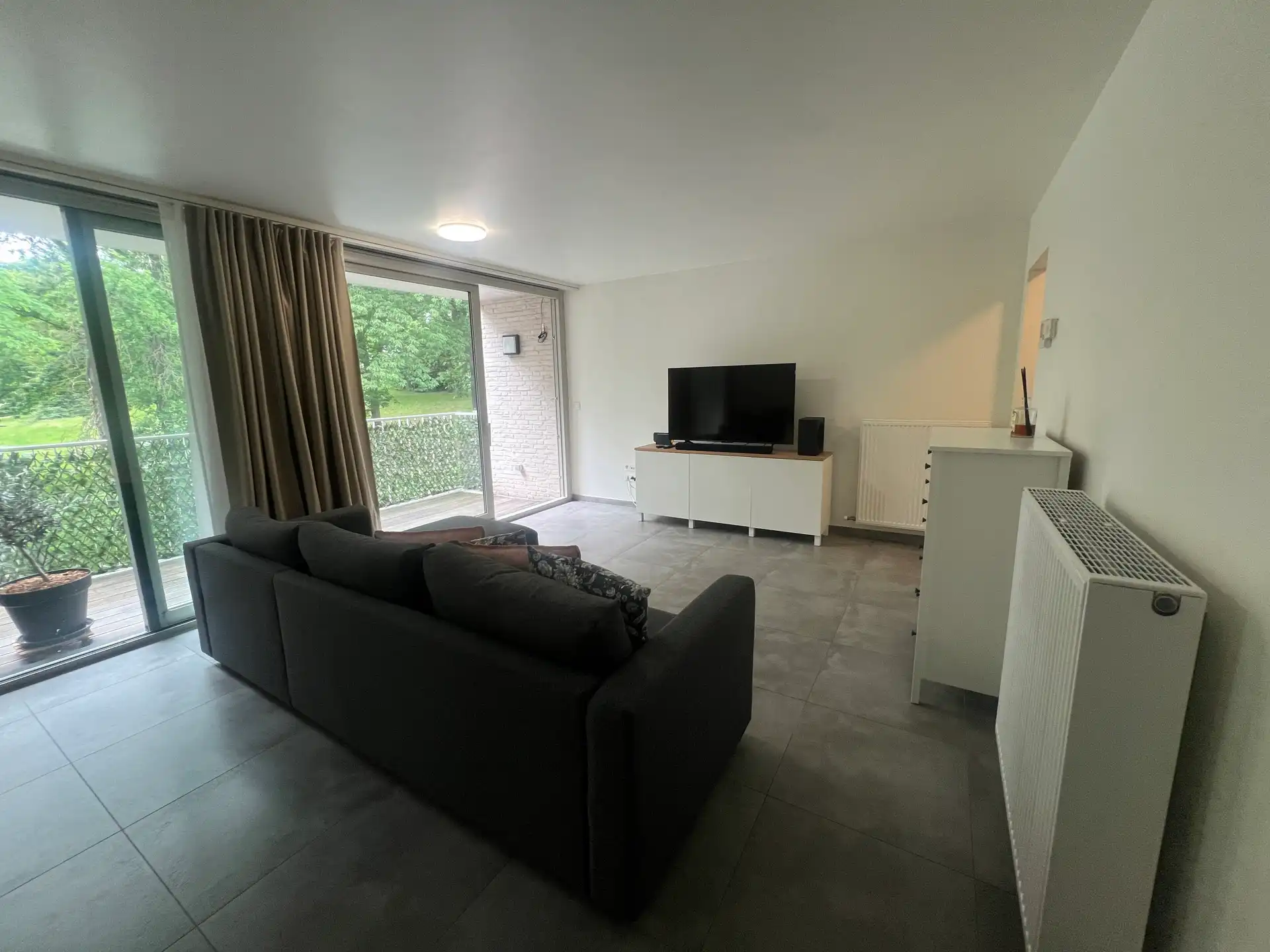 Ruim appartement met uniek groen uitzicht in hartje Genk foto 4
