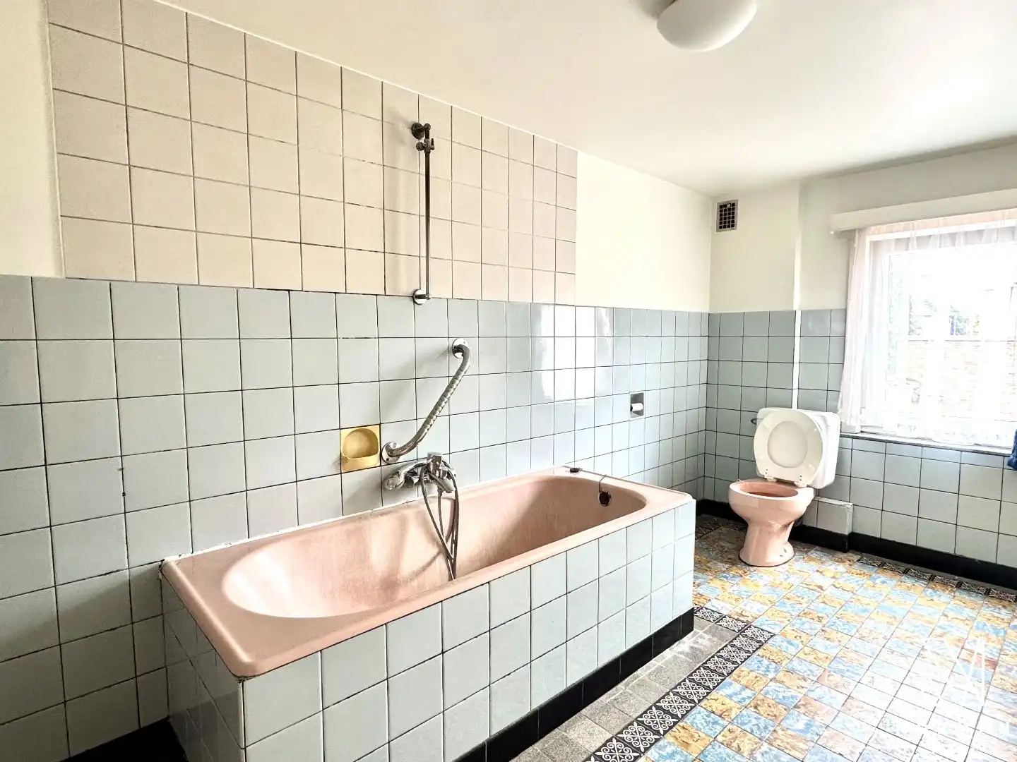 Te renoveren woning met 4 slaapkamers te koop in centrum Kuurne! foto 11