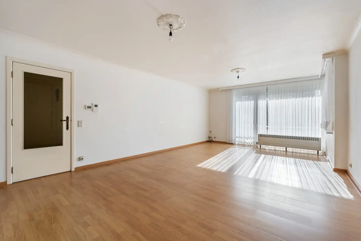 Gunstig gelegen appartement met 2 slaapkamers en 2 autostaanplaatsen foto 2