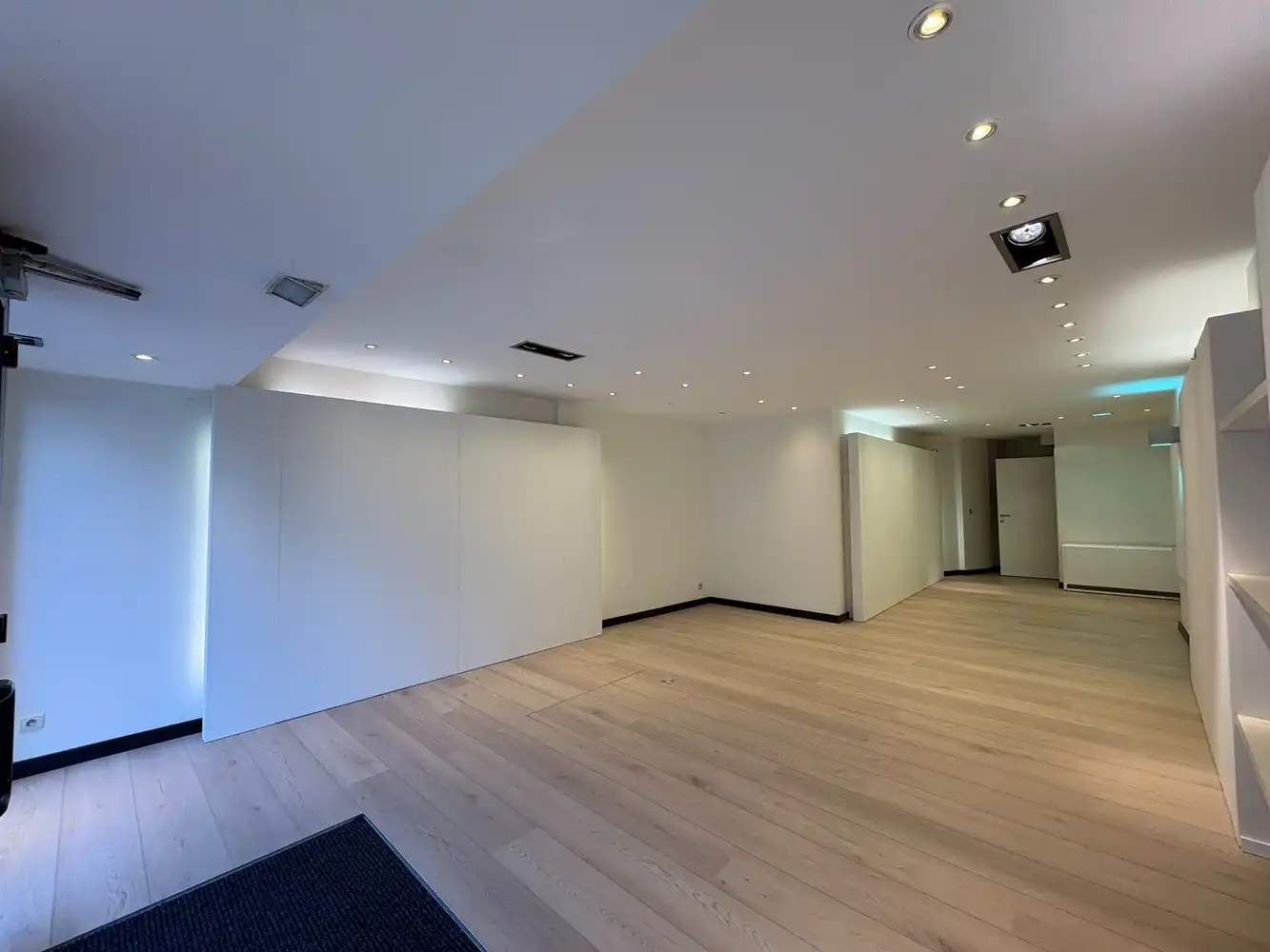 Handelspand op zeer gunstige ligging nabij de Markt van Torhout foto 3