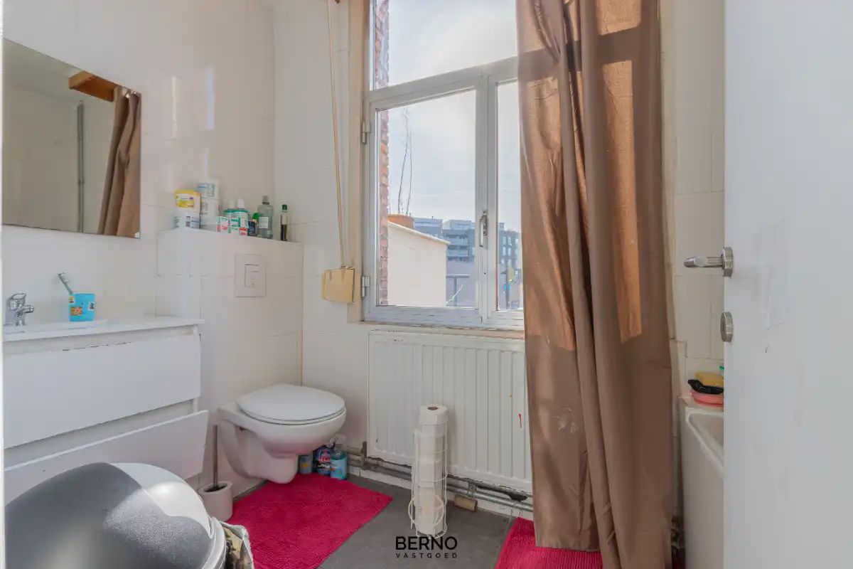 Op te frissen woning met koer foto 12