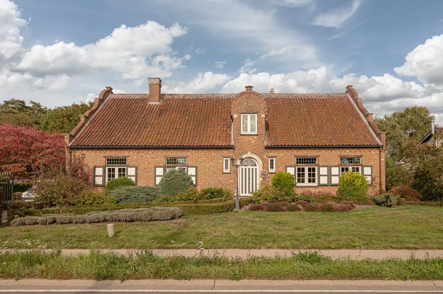 Ruime woning | 6 slpks | grote tuin foto 2