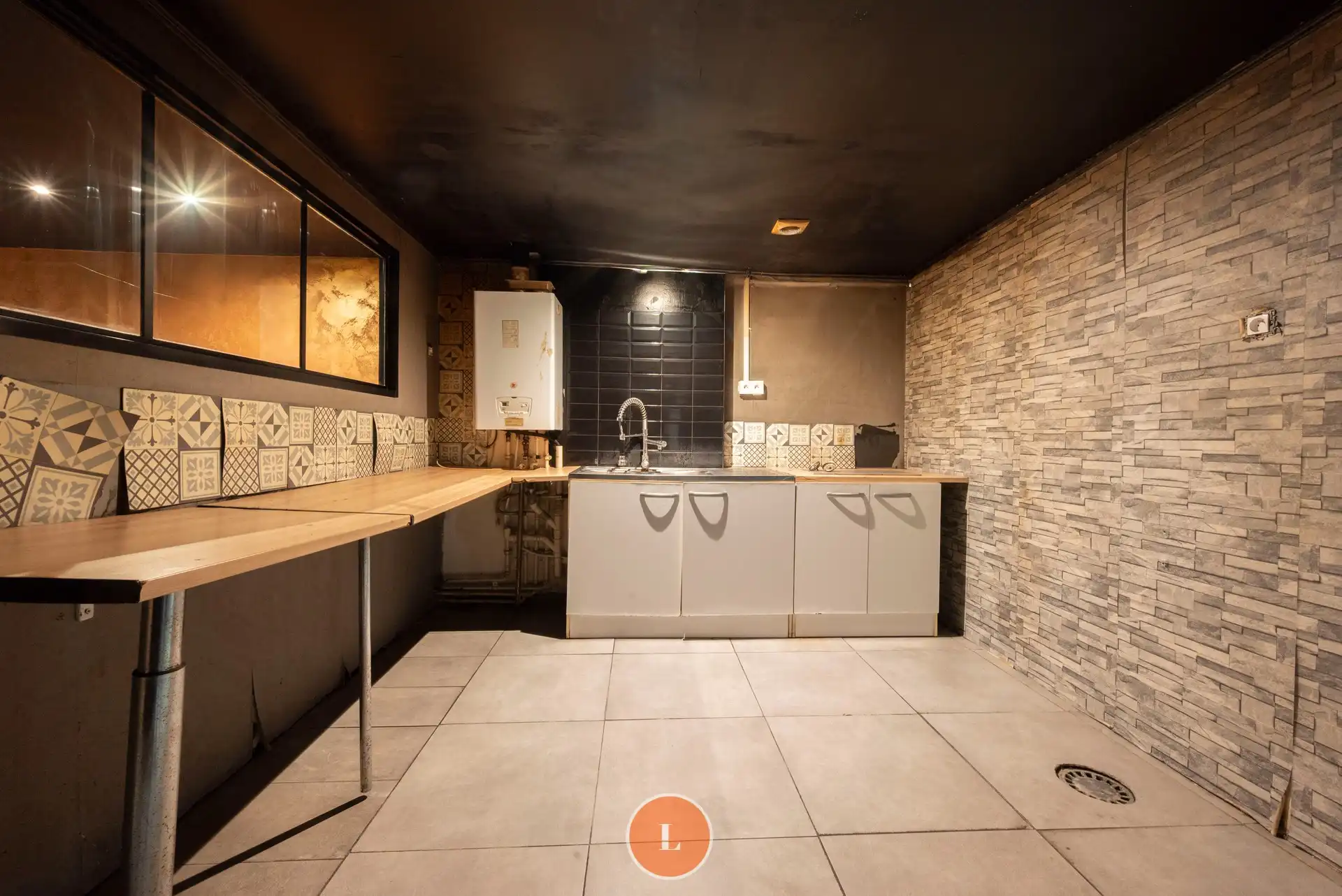 Centraal gelegen handelspand voor gemengd gebruik met uitweg! foto 5