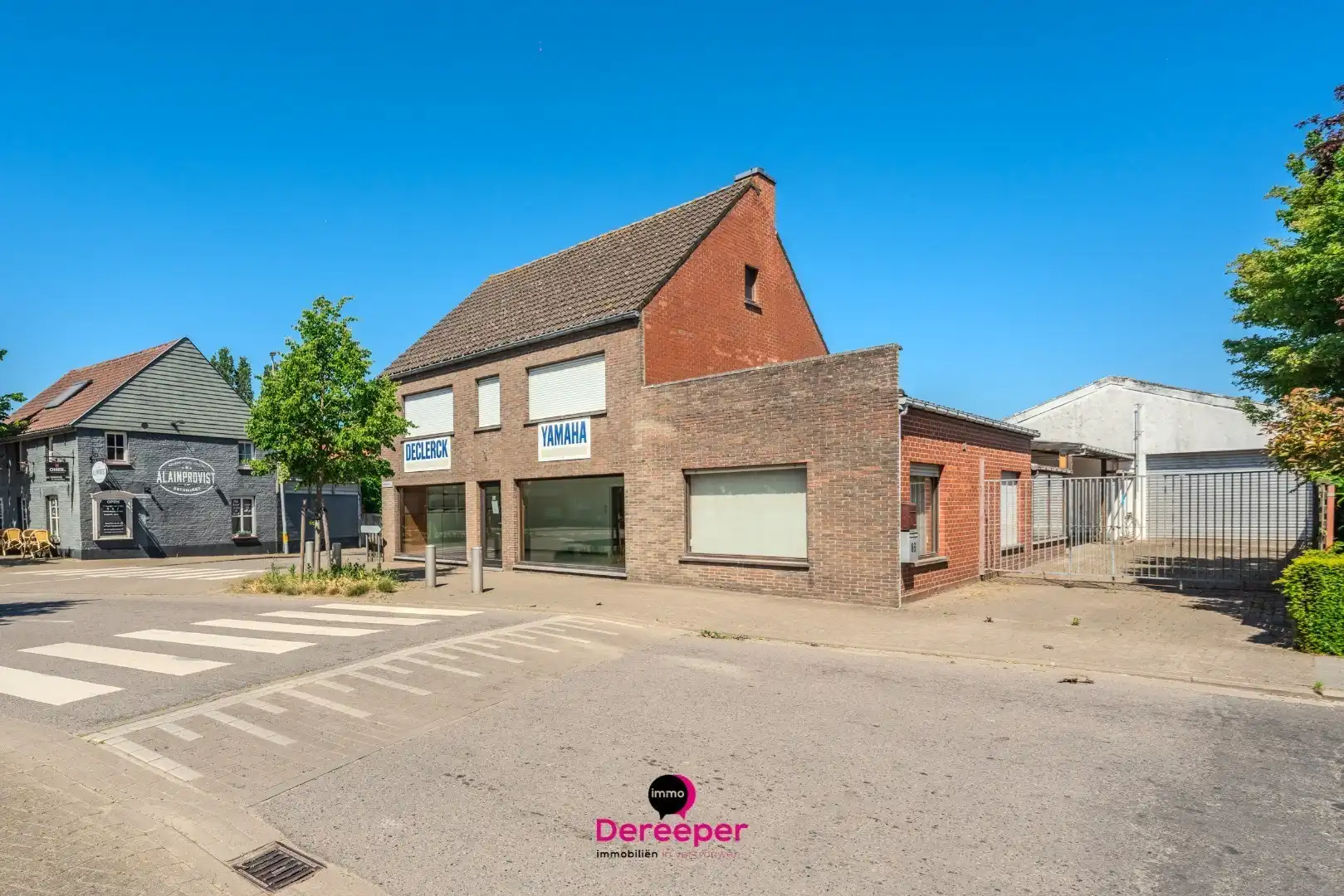 Commercieel pand met showroom, atelier, opslagplaatsen en woonst op toplocatie foto 4