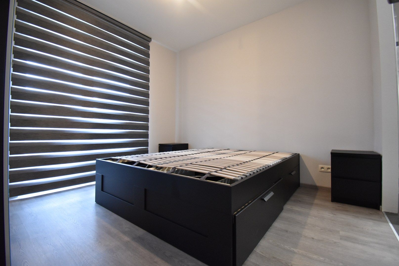 Aantrekkelijk recent gelijkvloers appartement, met 1 slaapkamer, ruim terras, privétuin en standplaats in centrum van Beverst.  foto 18